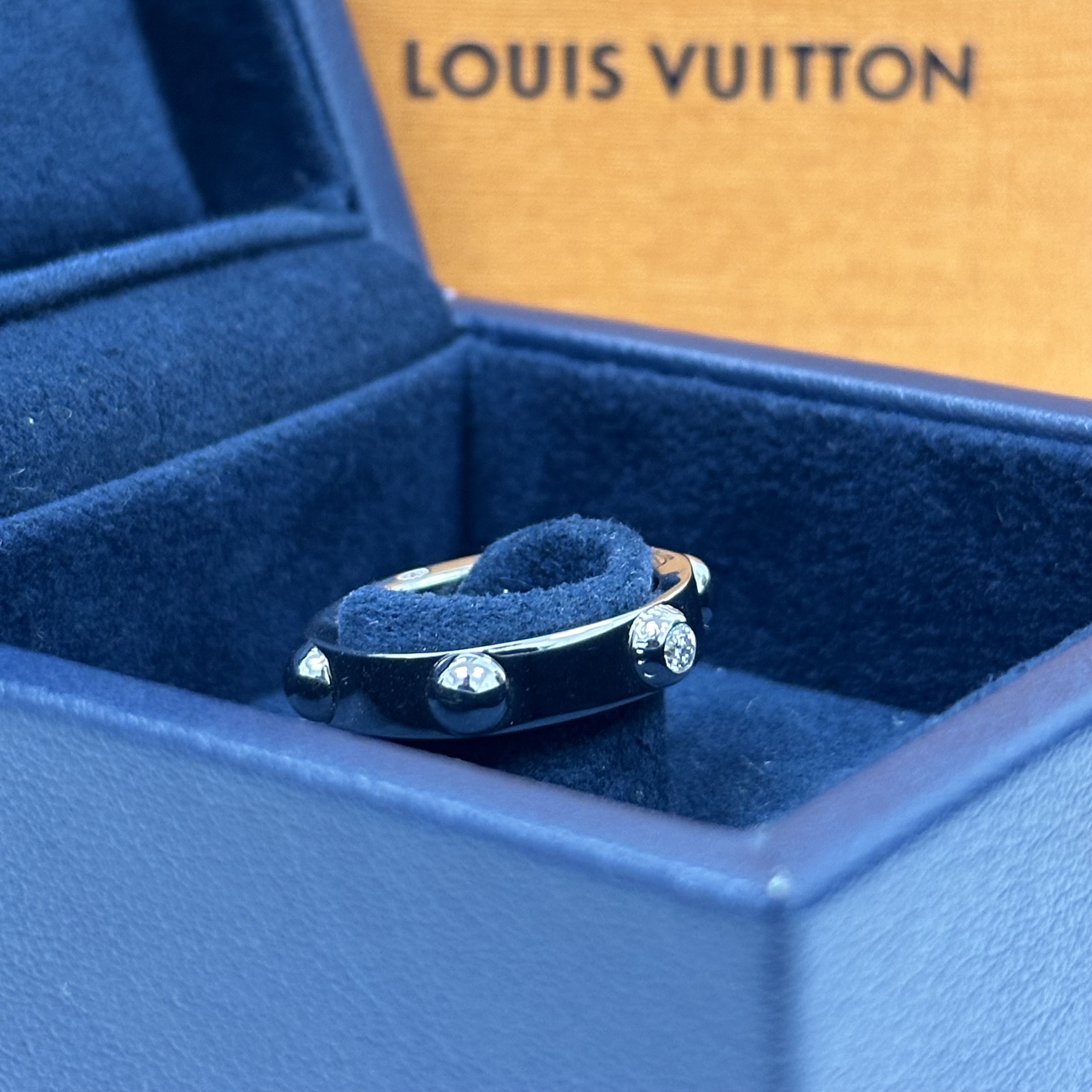 Louis Vuitton Diamond Buttitburg Ring in White Gold 